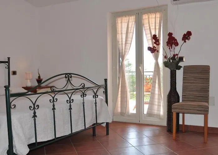 Alojamento de Acomodação e Pequeno-almoço Lidia 3*